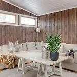 4 Bedroom Gorgeous In Hébergement de vacances Sjusjoen